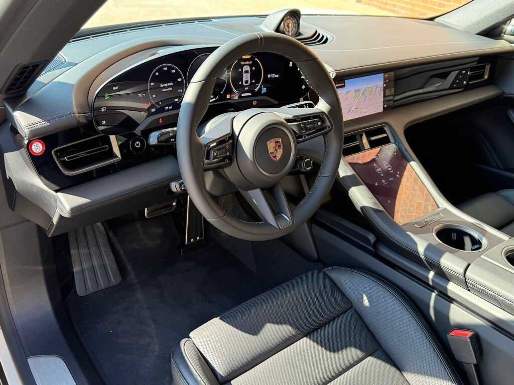 2025 Porsche Taycan 4S photo 4