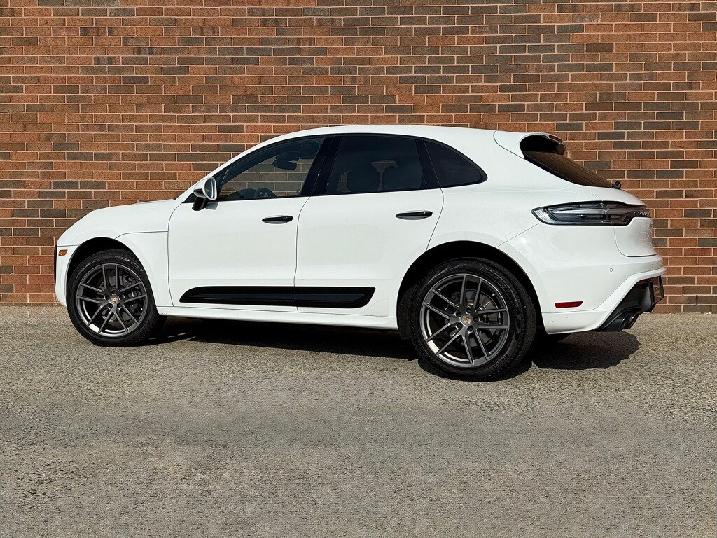 2024 Porsche Macan T photo 3