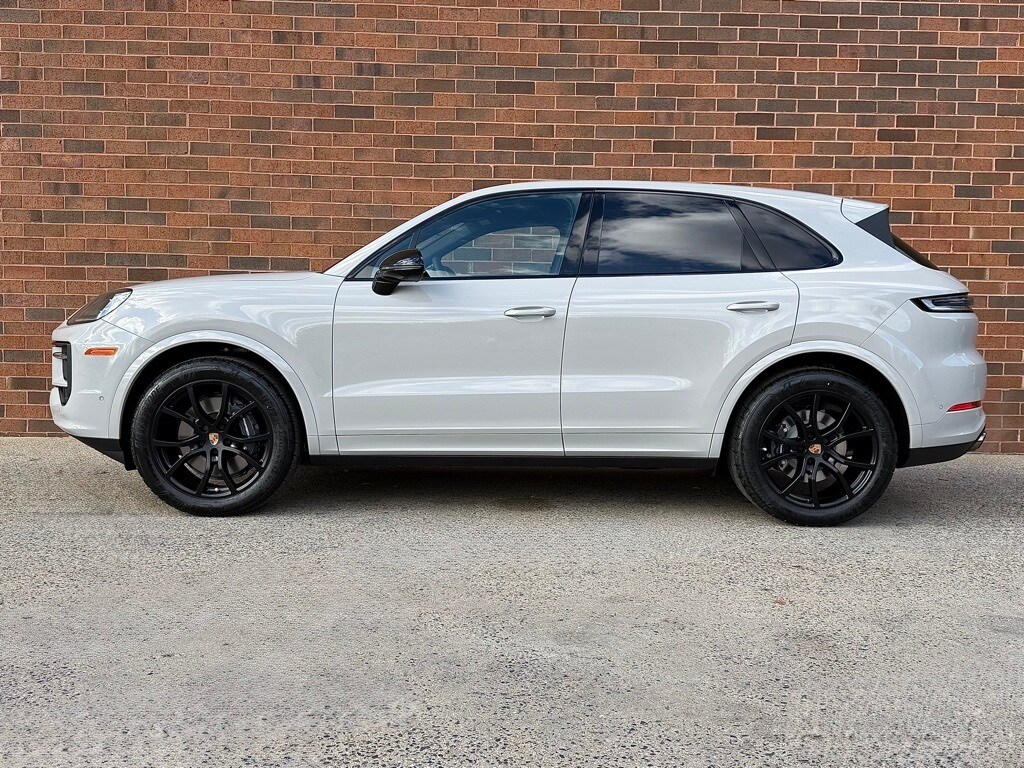 2026 Porsche Cayenne photo 2