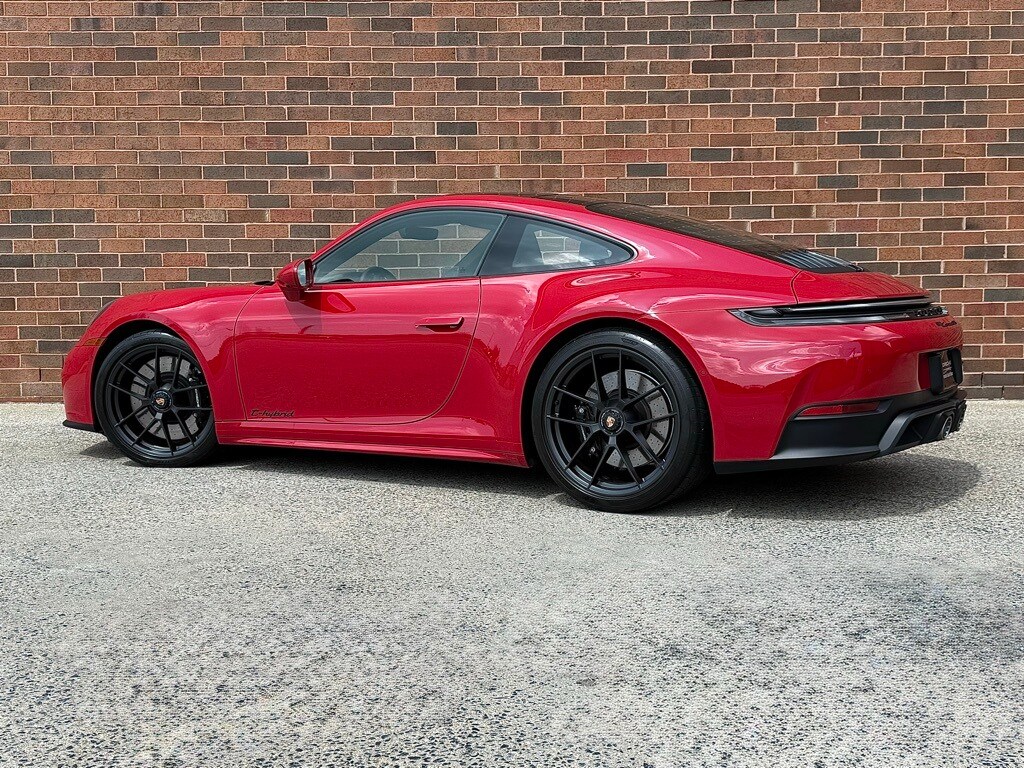 2025 Porsche 911 GTS photo 3
