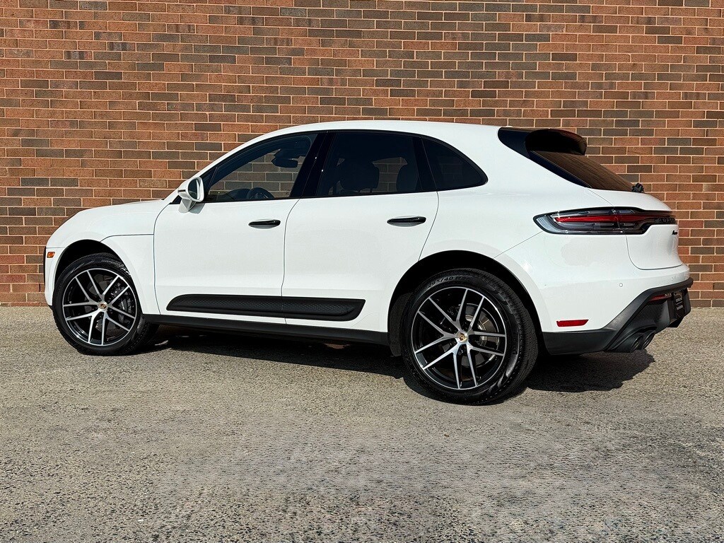 2024 Porsche Macan T photo 3