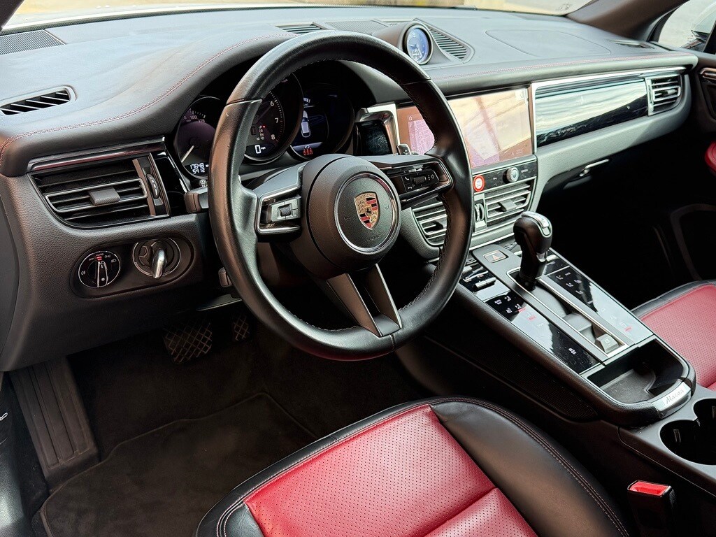 2024 Porsche Macan T photo 4