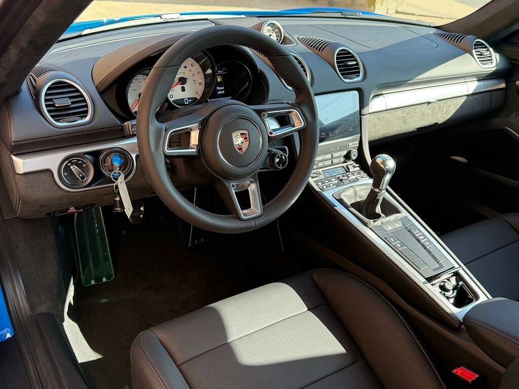 2025 Porsche Cayman GTS 4.0 photo 4