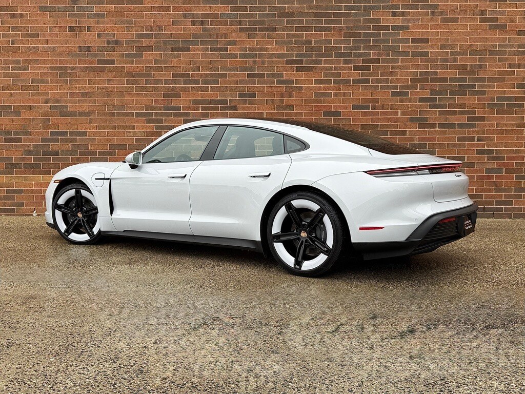 2025 Porsche Taycan photo 3