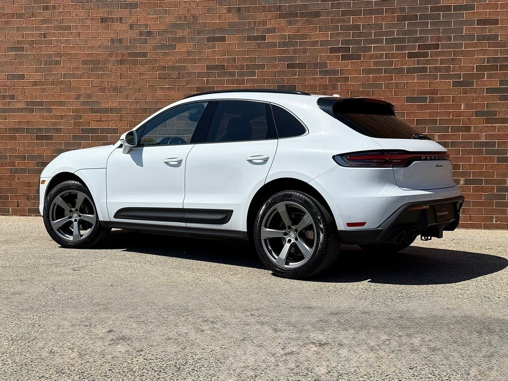 2024 Porsche Macan T photo 3