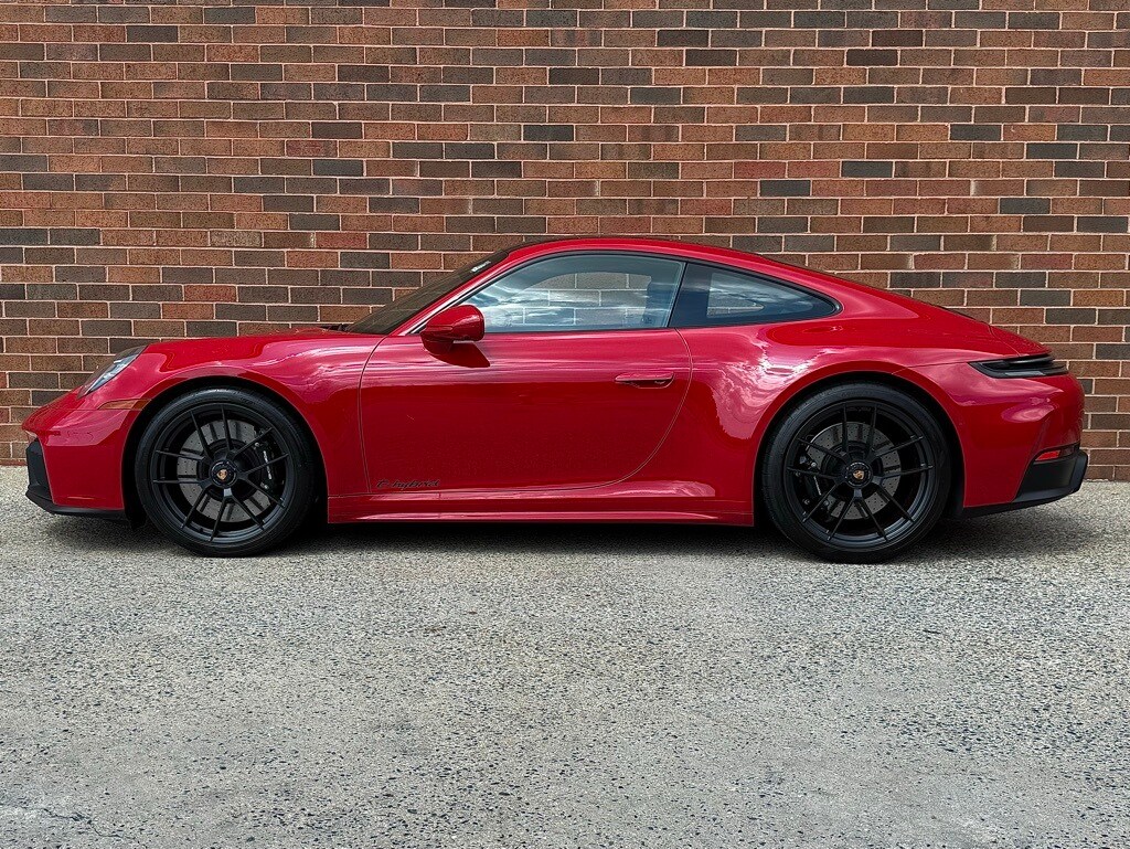 2025 Porsche 911 GTS photo 2