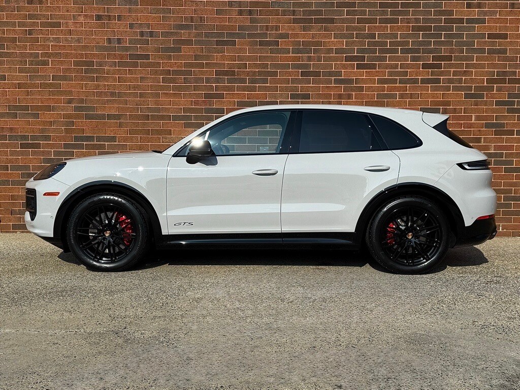 2025 Porsche Cayenne GTS photo 2