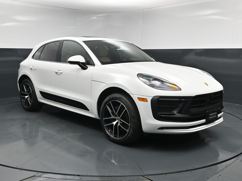 2025 Porsche Macan's photo