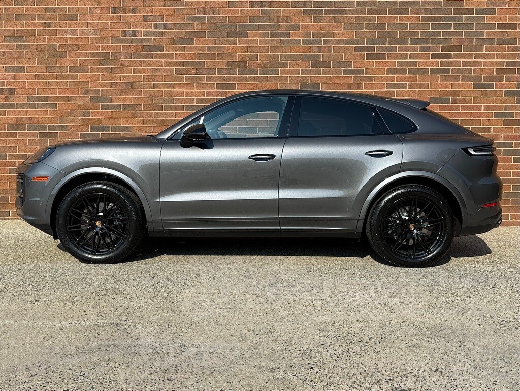 2026 Porsche Cayenne Coupe photo 2