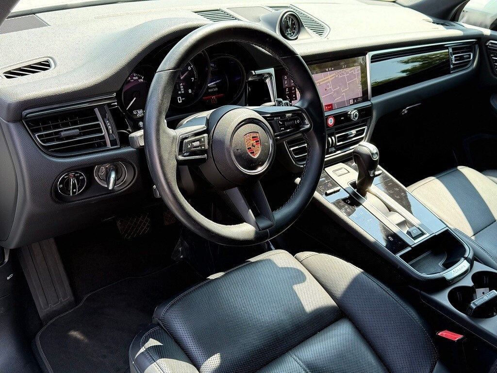 2024 Porsche Macan T photo 4