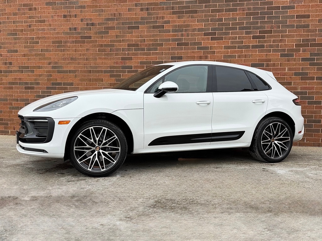 2025 Porsche Macan Base's photo