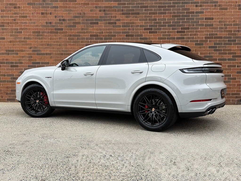 2025 Porsche Cayenne E-Hybrid Coupe photo 3