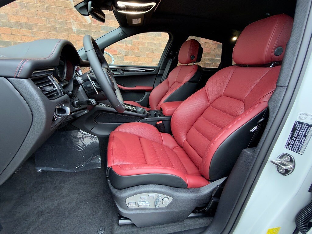 2026 Porsche Macan S photo 4