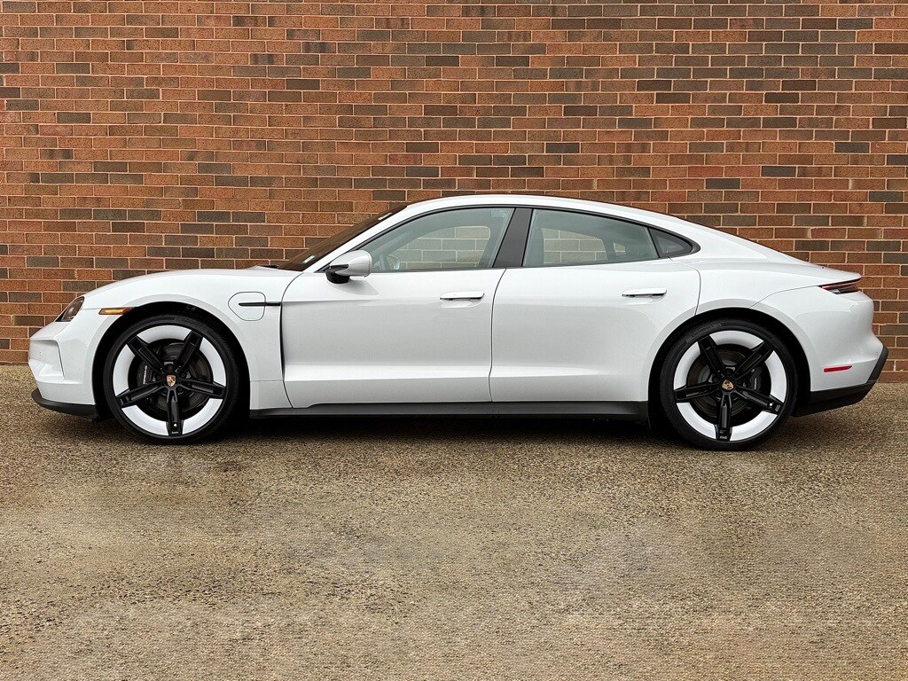 2025 Porsche Taycan photo 2