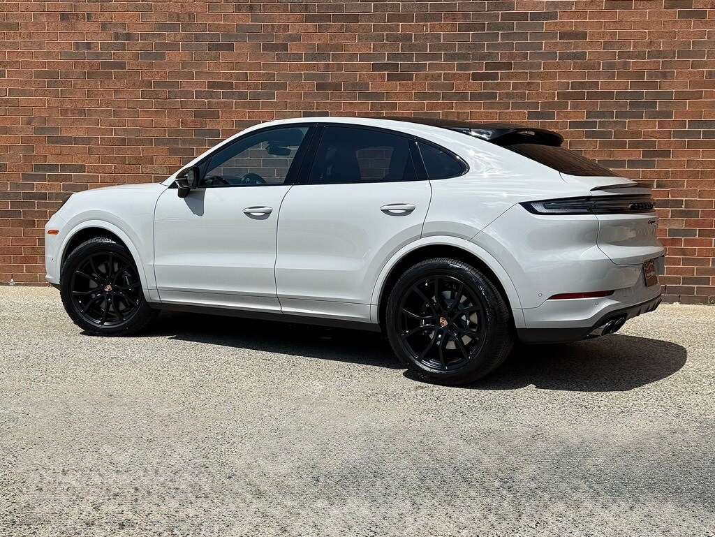 2025 Porsche Cayenne Coupe photo 3