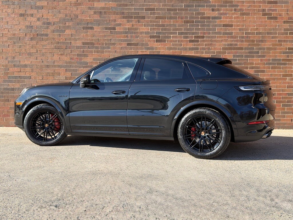 2026 Porsche Cayenne S E-Hybrid Coupe photo 3