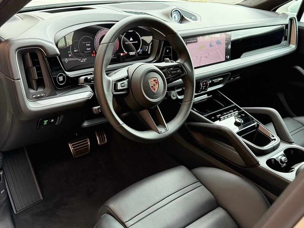 2024 Porsche Cayenne Turbo E-Hybrid Coupe photo 4