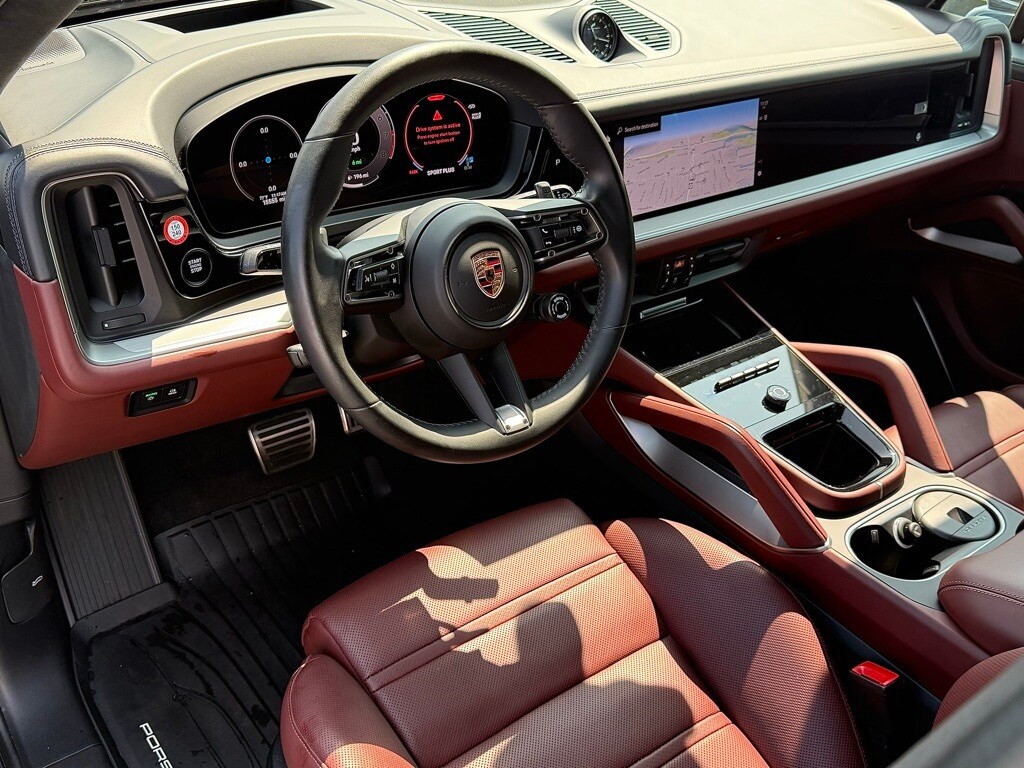 2024 Porsche Cayenne E-Hybrid Turbo photo 4