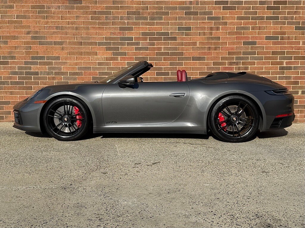2022 Porsche 911 GTS Cabriolet photo 2
