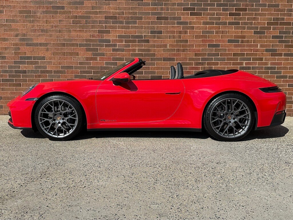 2025 Porsche 911 photo 2