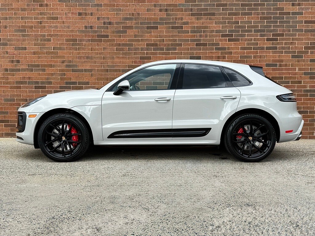 2025 Porsche Macan GTS photo 2