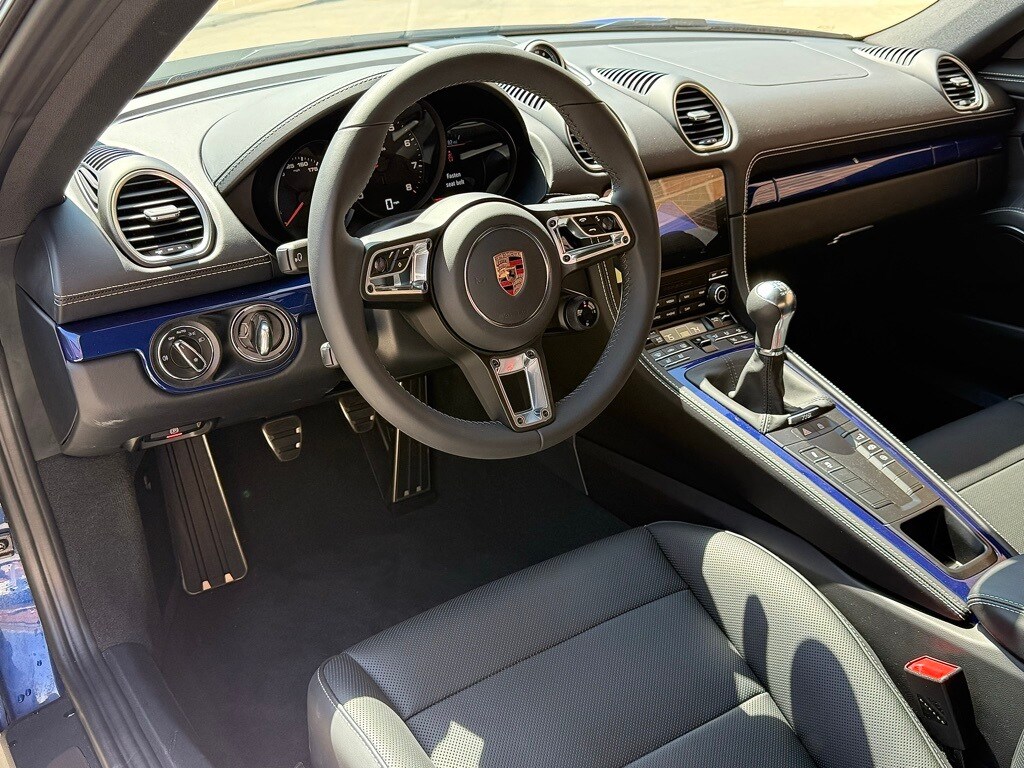 2024 Porsche Cayman S photo 4
