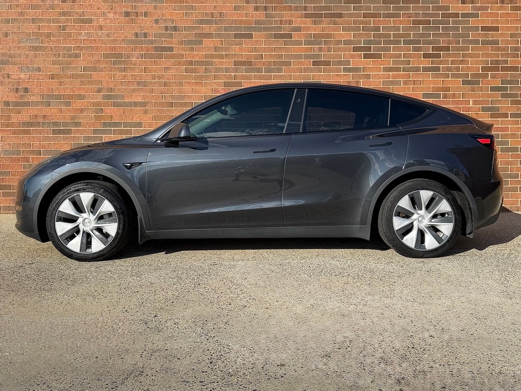 Used 2024 Tesla Model Y Long Range with VIN 7SAYGDEE1RF043581 for sale in Freeport, NY