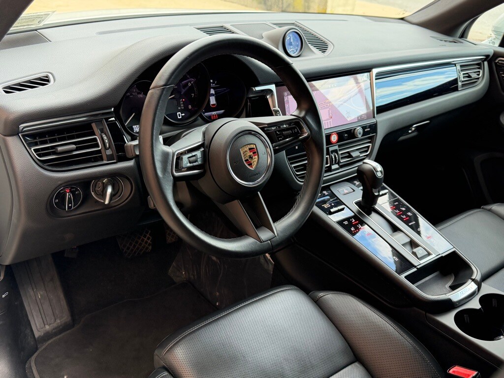 2024 Porsche Macan T photo 4