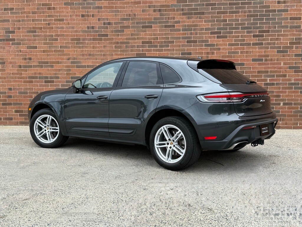2024 Porsche Macan T photo 3