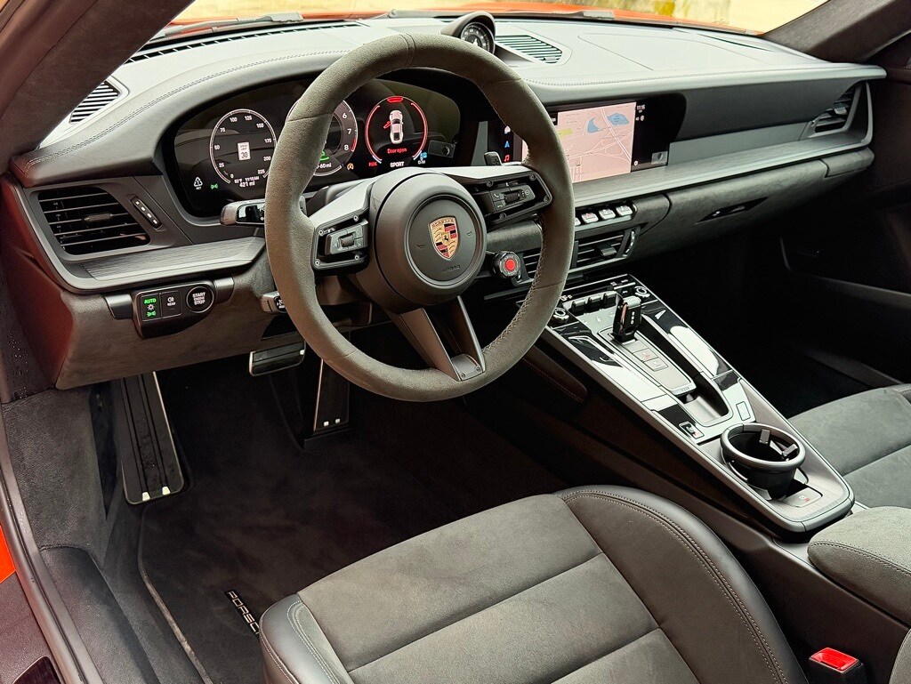 2025 Porsche 911 GTS photo 4