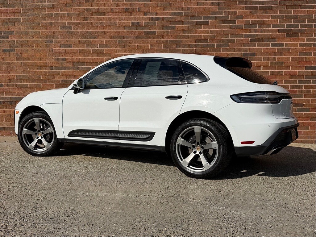 2024 Porsche Macan T photo 3