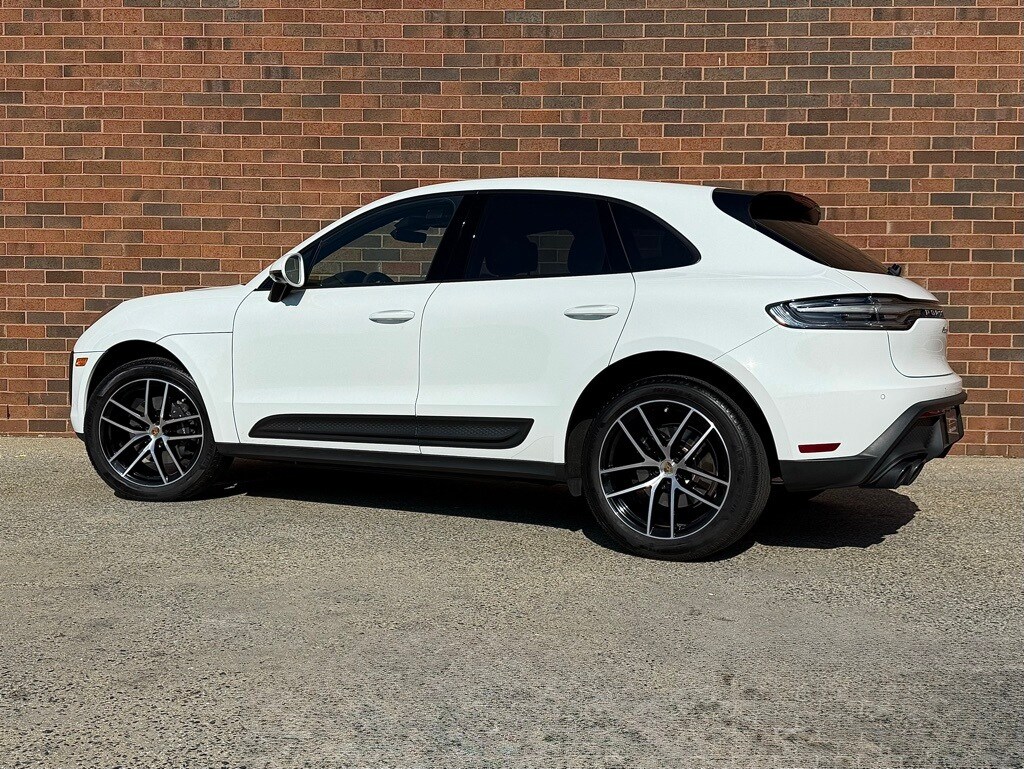 2024 Porsche Macan T photo 3