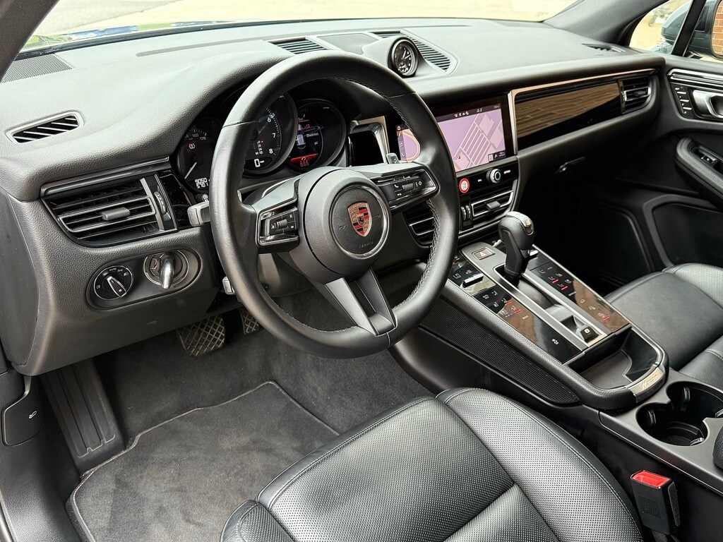 2024 Porsche Macan T photo 4