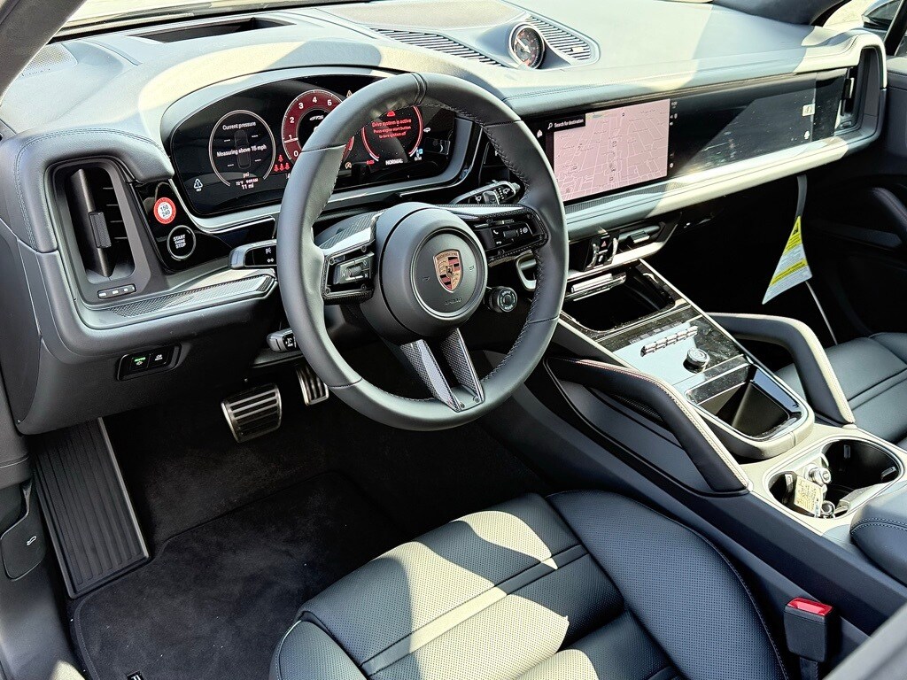 2025 Porsche Cayenne GTS photo 4