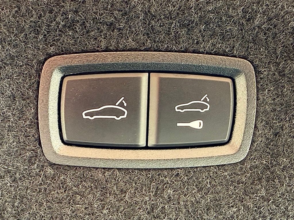 2024 Porsche Taycan Base - Photo 25