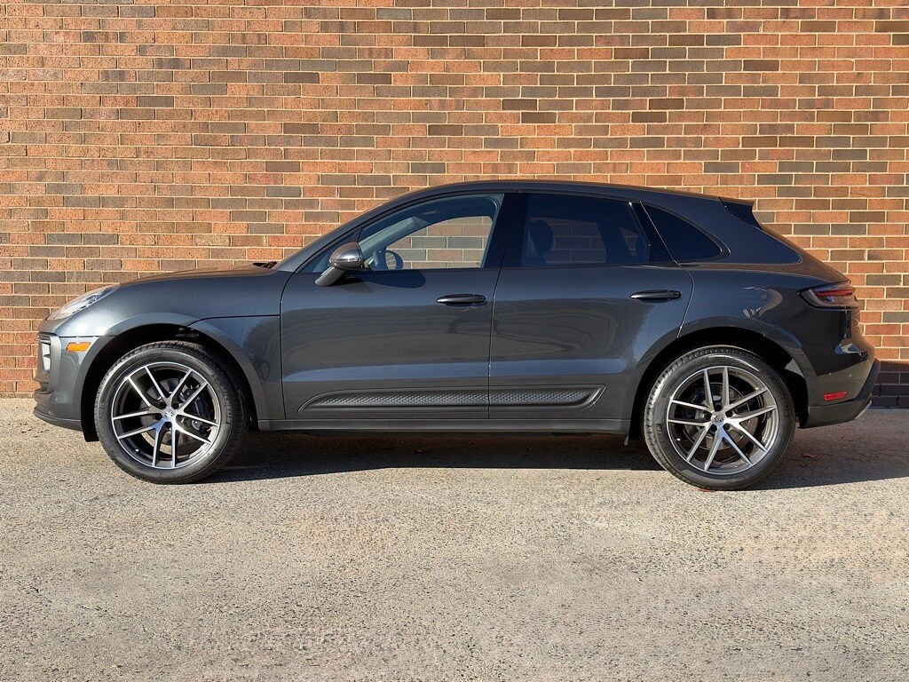 2026 Porsche Macan T photo 2