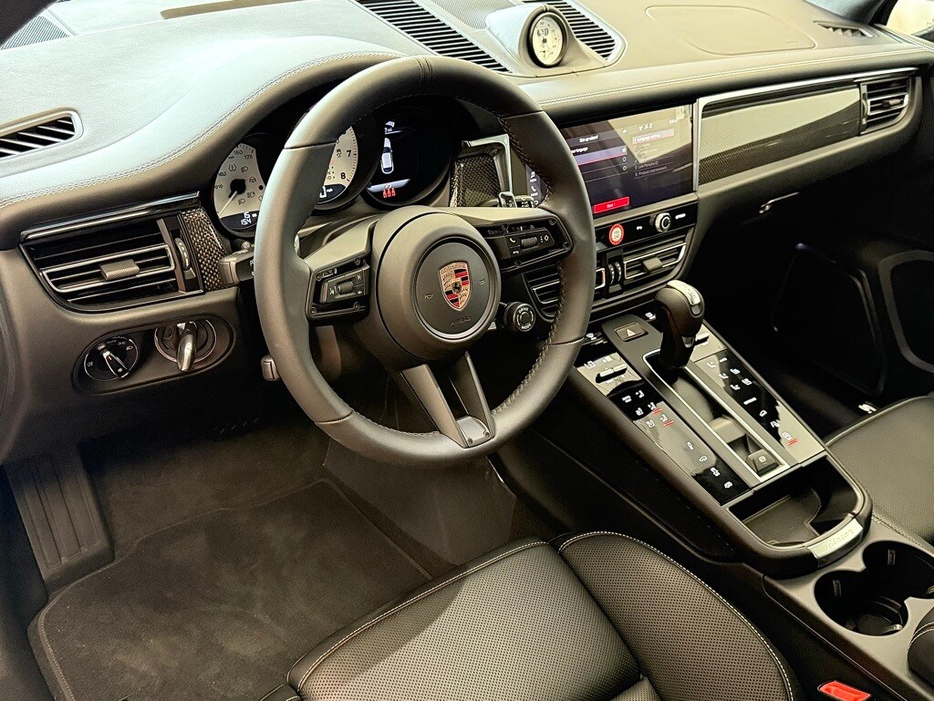 2025 Porsche Macan GTS photo 4