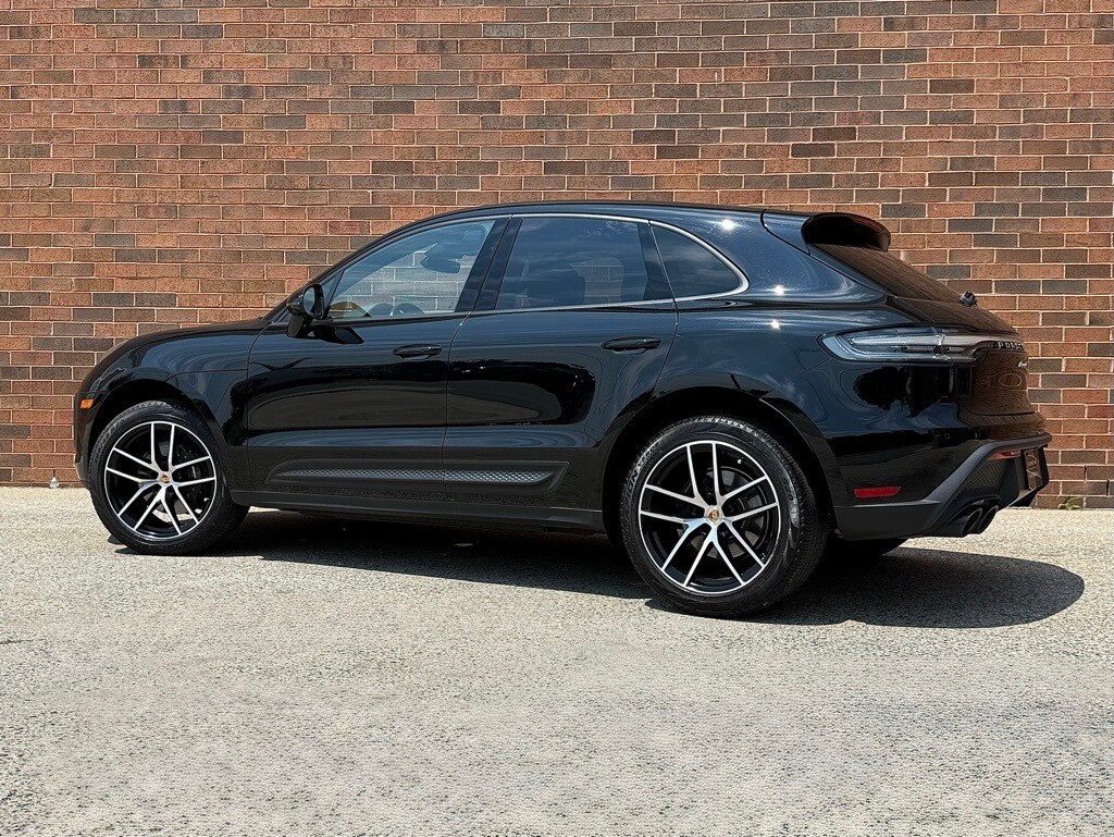 2024 Porsche Macan T photo 3