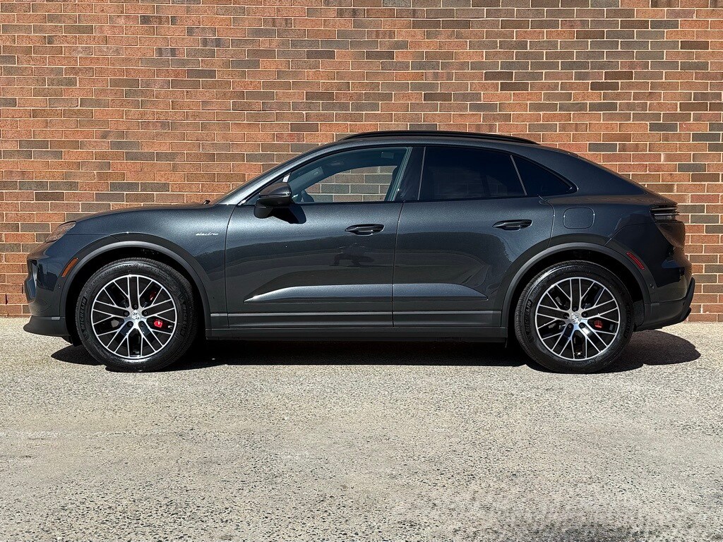2025 Porsche Macan Electric photo 2