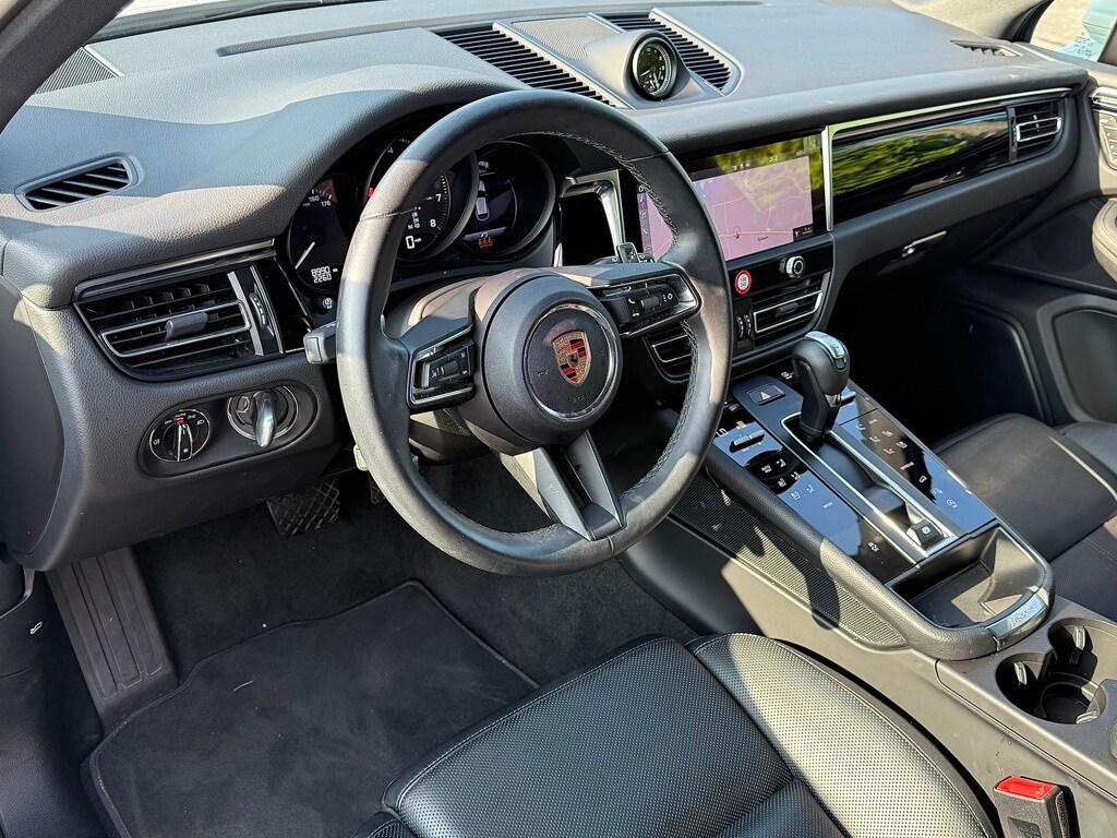 2024 Porsche Macan T photo 4