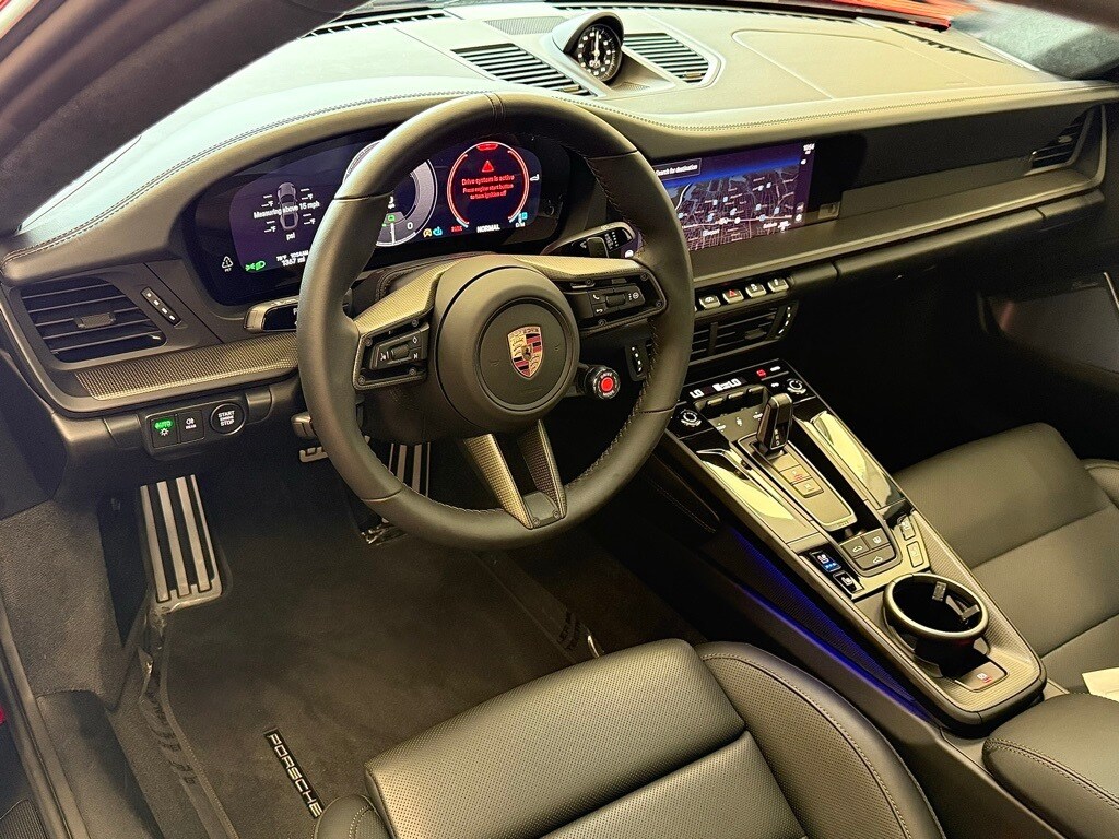 2025 Porsche 911 GTS photo 4