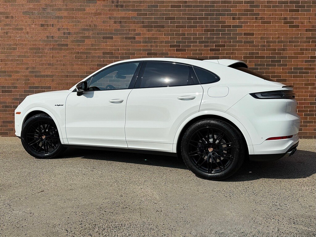 2026 Porsche Cayenne E-Hybrid Coupe photo 3
