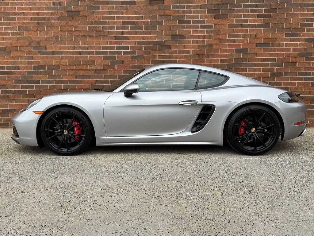 2024 Porsche Cayman S photo 2