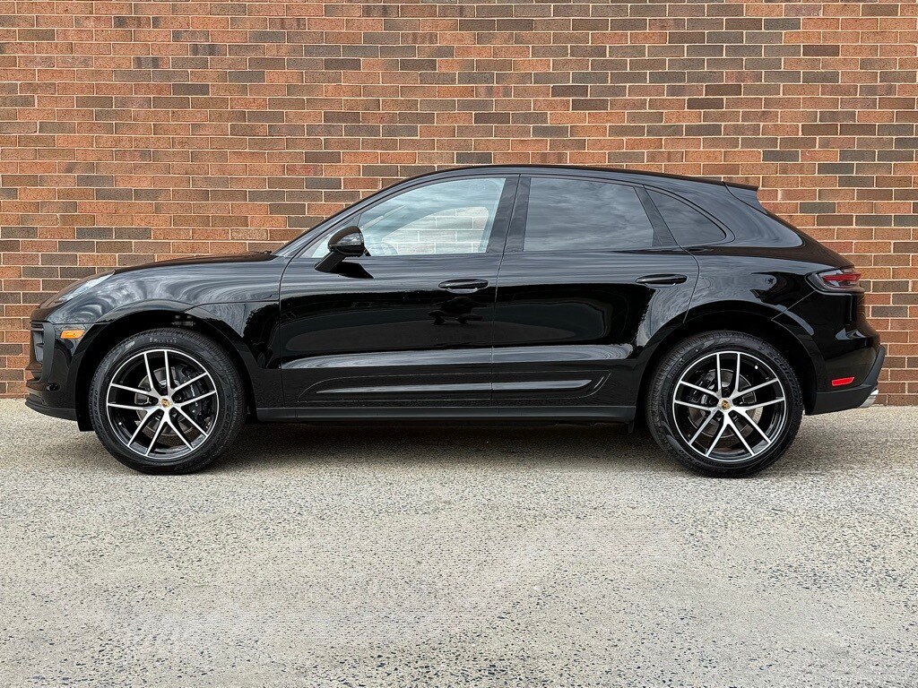 2026 Porsche Macan T photo 2