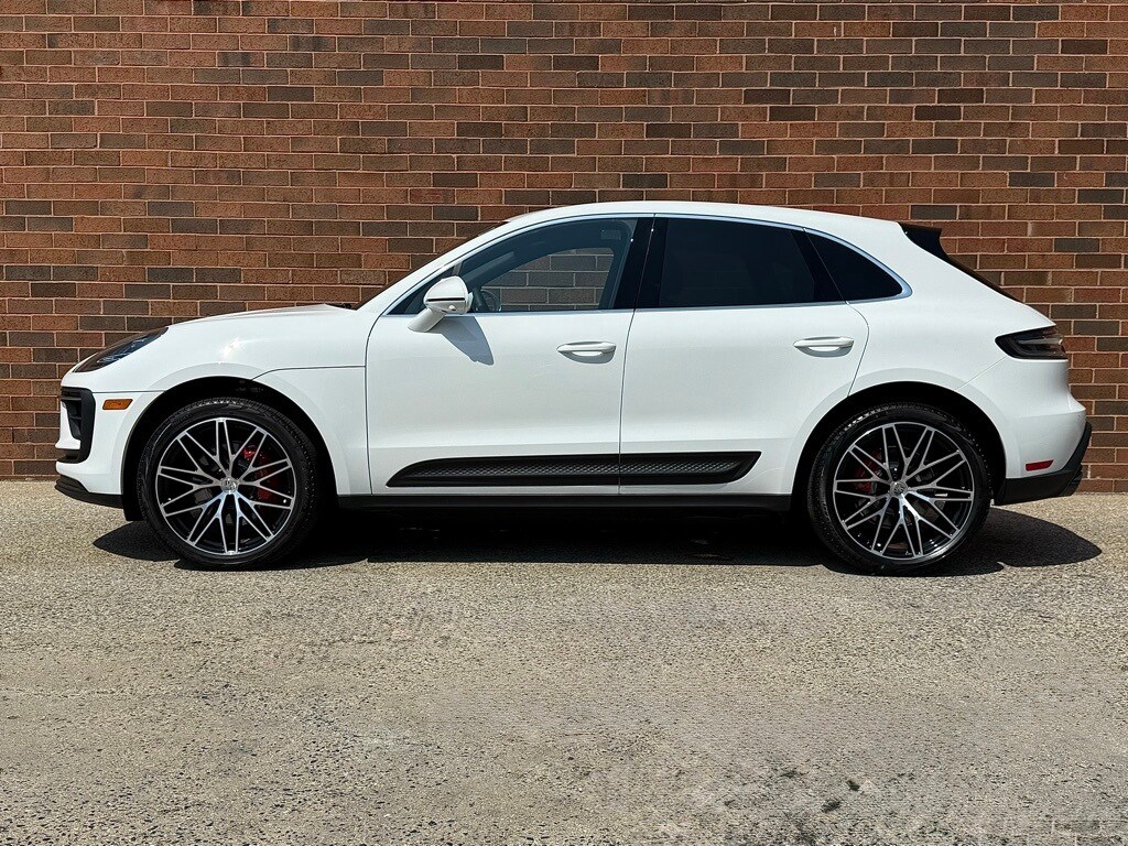 2025 Porsche Macan S photo 2