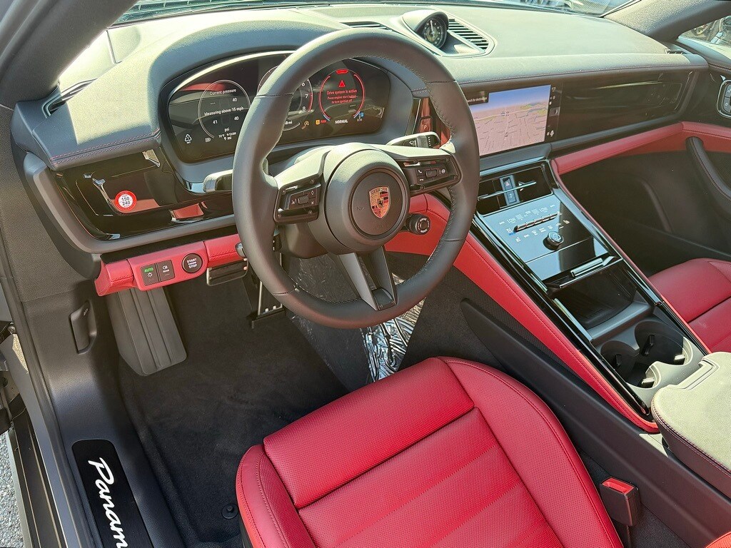 2025 Porsche Panamera 4 photo 4