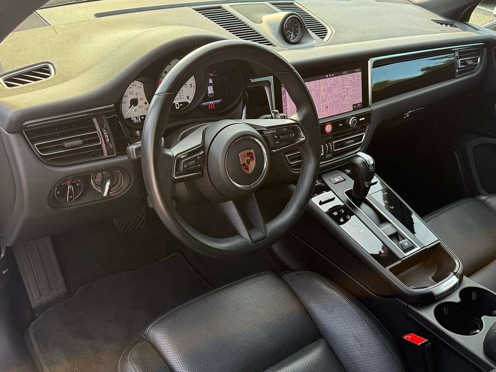 2024 Porsche Macan T photo 4