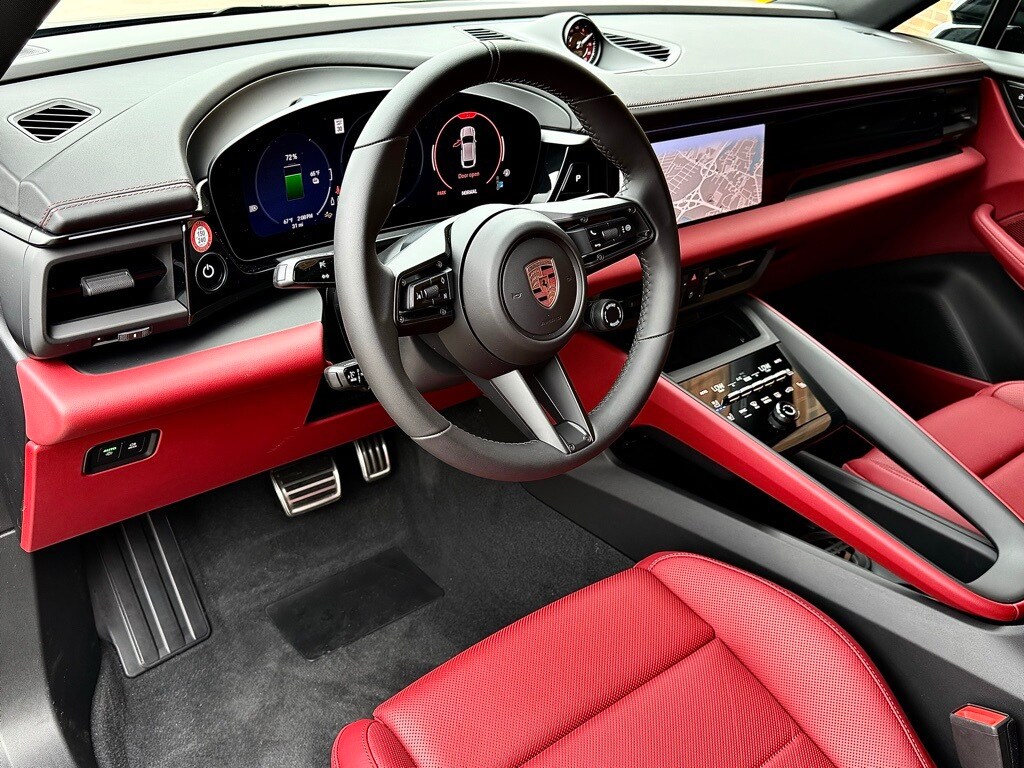 2025 Porsche Macan Electric photo 4