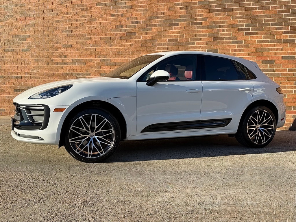2025 Porsche Macan's photo
