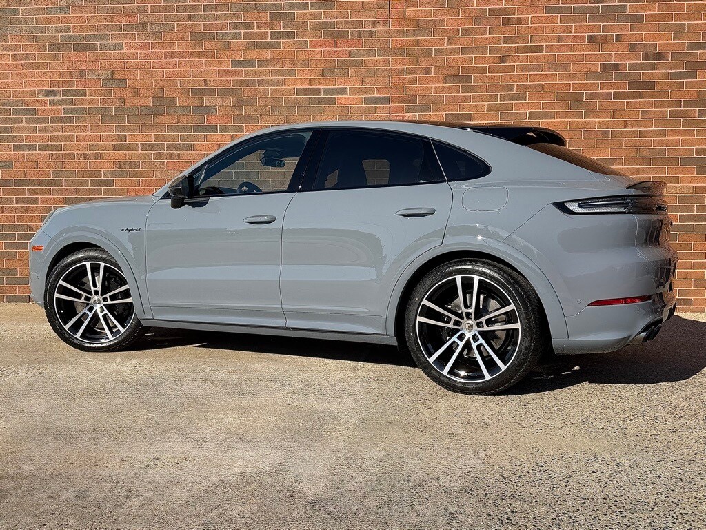 2026 Porsche Cayenne E-Hybrid Coupe photo 3